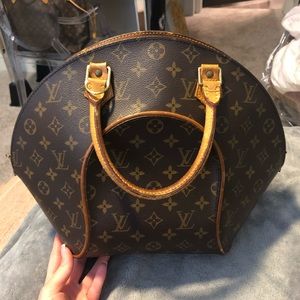 *SOLD* Authentic Louis Vuitton Monogram Ellipse MM